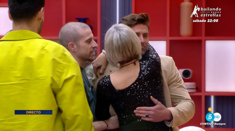 ghoficial's tweet photo. ¡Efrén vuelve a la casa! #GHDúoGala2 https://t.co/PD05yfQPnj