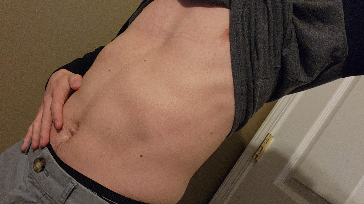 GainerTwink's tweet photo. @simonthesubb Seeing you in my DMs would be lovely, could use a nice dinner https://t.co/Pc0p55os6I