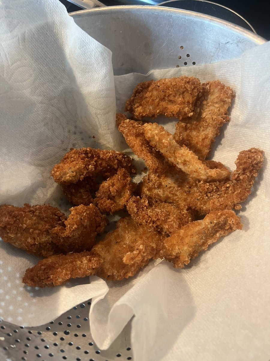 sabert00f's tweet photo. Panko chicken strips for the kids today https://t.co/CwnLm2bCiJ