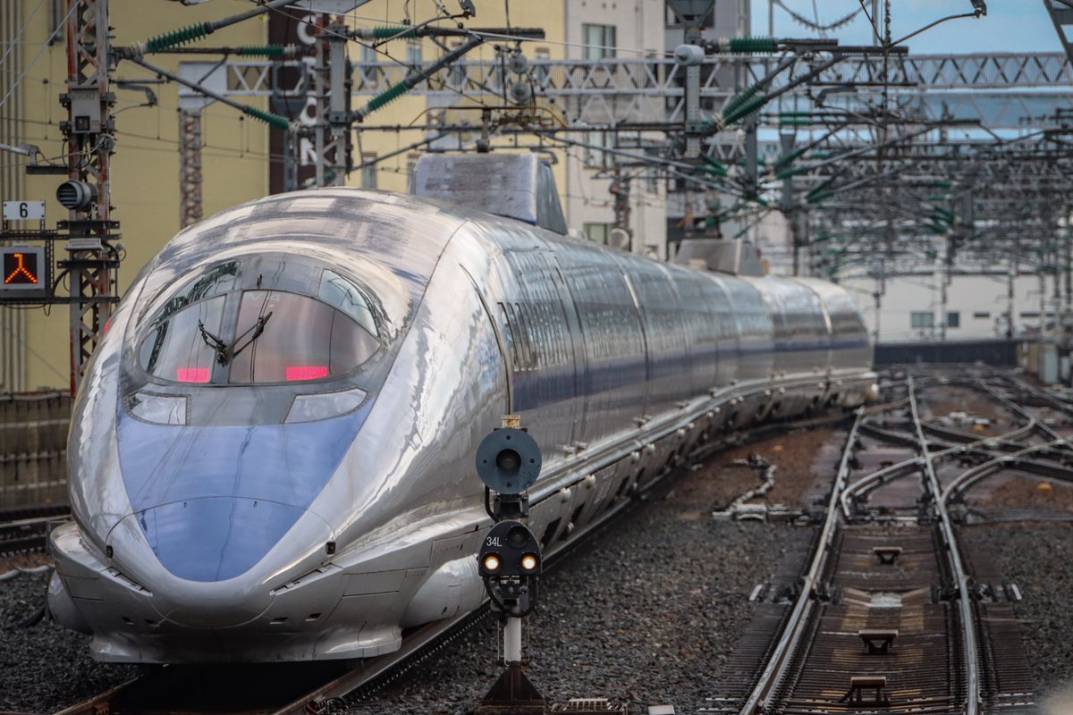 fuguuna_6_2's tweet photo. 2024.1.19
こだま832号→回送
500系V4編成
新大阪駅にて
新大阪25番線到着後、鳥飼へ引き上げのこだま号が所定レールスターのところ500系で代走！
普段は見られない500系の25番入線が見られました。
日のある時間に鳥飼へ引き上げる姿はまるで東京行き500系のぞみ号の幻影… https://t.co/EwqaUObZEP