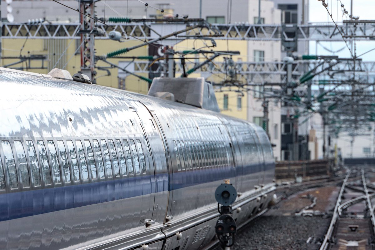 fuguuna_6_2's tweet photo. 2024.1.19
こだま832号→回送
500系V4編成
新大阪駅にて
新大阪25番線到着後、鳥飼へ引き上げのこだま号が所定レールスターのところ500系で代走！
普段は見られない500系の25番入線が見られました。
日のある時間に鳥飼へ引き上げる姿はまるで東京行き500系のぞみ号の幻影… https://t.co/EwqaUObZEP