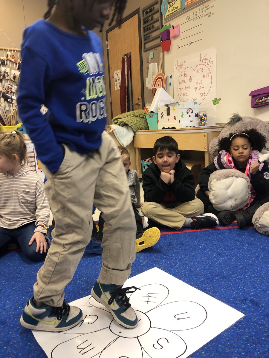 BrittneyHager7's tweet photo. Building CVC words with the medial sound “i”. ⁦@Herfurth_Bronco⁩ https://t.co/RbjWgWypfQ