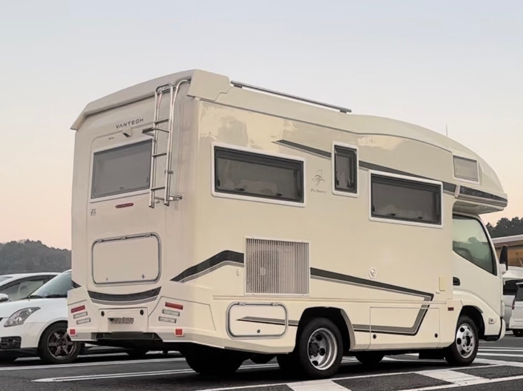 vanBeelife tweet media