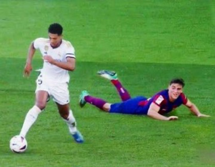 helpmanou's tweet photo. @Baldedinho7 PTDRRRR T'as raison prends des photos ou il fait faute 🤣🤣 Tiens pour te rappeller la vrai domination https://t.co/RYvB8WVIPL