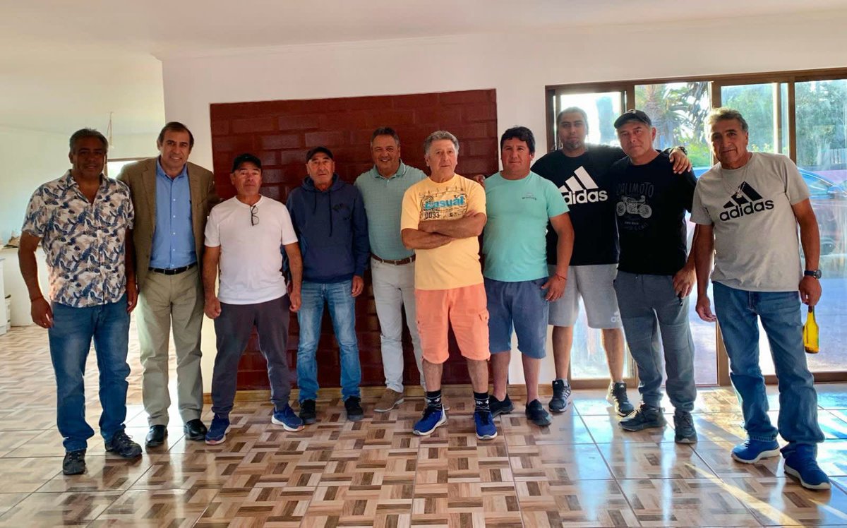 sergiogahona's tweet photo. Junto a mi amigo @CastaVHC visitando avance de obras de nueva sede social CD Defensor Unido de Caleta San Pedro #LaSerena una muestra más de recursos públicos bien invertidos por @minvucoquimbo. Programa DS27 dando resultados para la gente de un gobierno a otro. https://t.co/xFREVXCmP4
