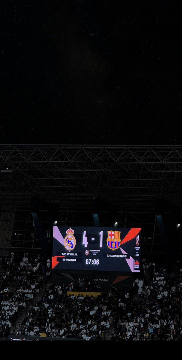 helpmanou's tweet photo. @Baldedinho7 PTDRRRR si tu fais pas face à la réalité chacun son problème hein 😹😹 mais bon tu nie aussi ton dernier match face au réal donc att jte donne un super fond écran pour te le rappeler 🤭 https://t.co/SW82gCbIsw