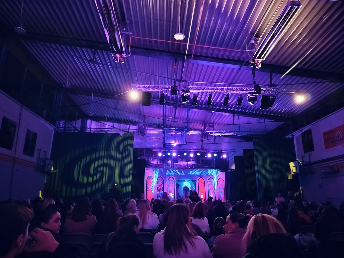 ShaunaScanlon10's tweet photo. I honestly didn't know what to expect tonight....but to say I was blown away is an understatement! The level of talent &amp; professionalism is unreal in @CBtheMusical. Huge congratulations to the stars of the show and teachers who poured their hearts and soles into this masterpiece. https://t.co/VCEQ1SXnIp