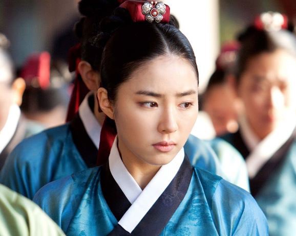 kenthusiastic10's tweet photo. With the premiere of #CaptivatingtheKing almost here, I wanted to share my favorite works that #ShinSeKyung and #JoJungSuk have starred in. My favorite dramas featuring Se-kyung are #RookieHistorianGooHaeryung, #RunOn, #SixFlyingDragons, and #DeepRootedTree. https://t.co/CkhWi8AcOy