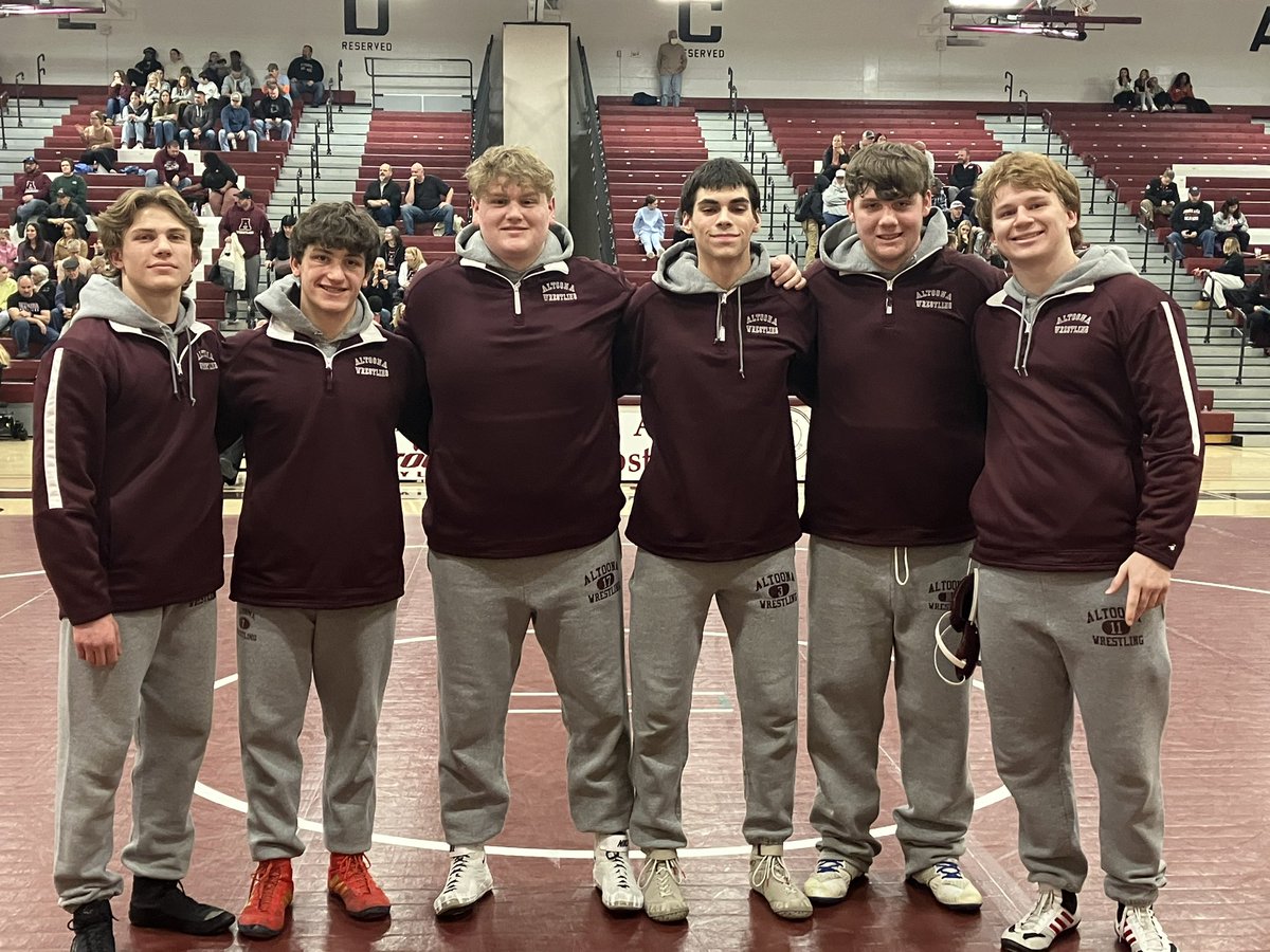 Congrats to our Senior Altoona Wrestlers as they take on Dubois on Sr Night.  Great group of young men.   <a href="/AASDSuper/">AASD Superintendent</a> <a href="/AAHSStuCouncil/">AAHS StudentCouncil</a> <a href="/altoonastrength/">Altoona Speed and Strength</a> @AltoonaEcho #AltoonaProud