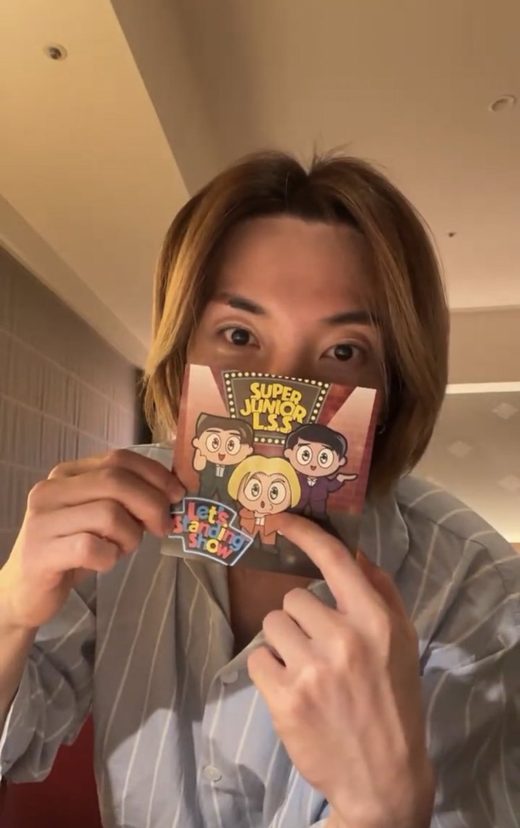 LSS_United's tweet photo. Look! Leeteuk looking so proud and happy having the CD version of LSSโ 1st Mini Album, Letโs Standing Show! Have you gotten yours yet? ๐คฉ
#LSS1stMiniAlbum
#SUPERJUNIOR_LSS
#LEETEUK https://t.co/KjuBRQ9bCe