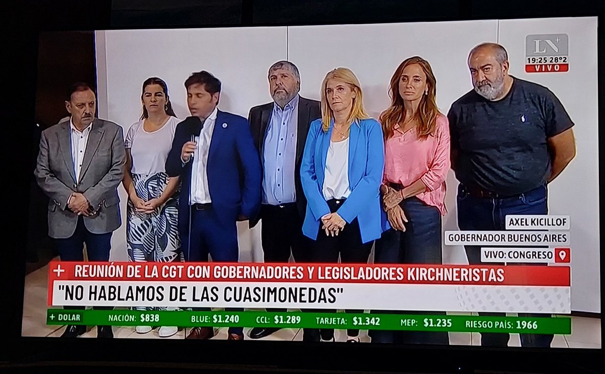 fedeschmidt27's tweet photo. gentes raras. https://t.co/4HHF8Aquu3
