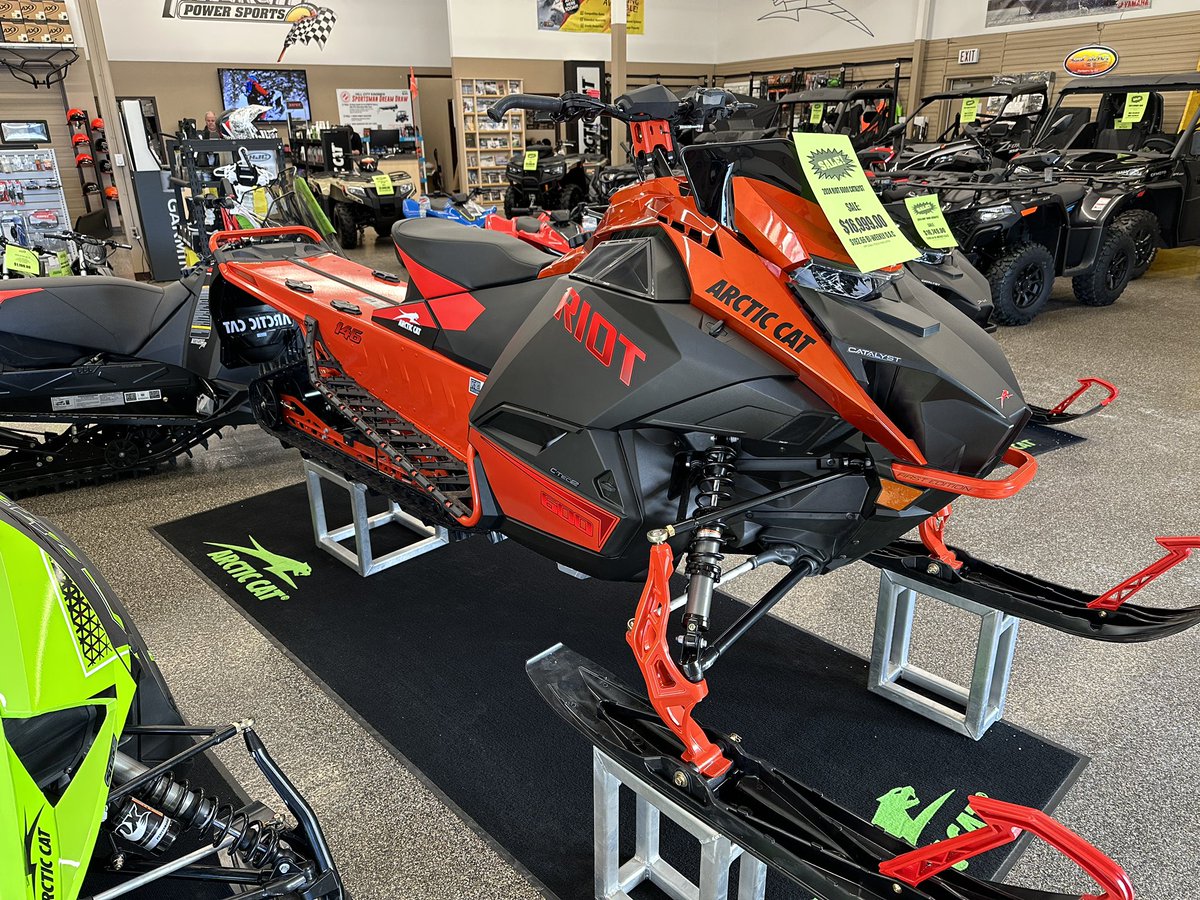 As a snowmobile enthusiast it was fun to see the 2024 @arcticcat_snow Catalyst with a unique belt drive system that saves weight and is more efficient! Next up for them is a 858 engine coming for 25 models. #snowmobiling