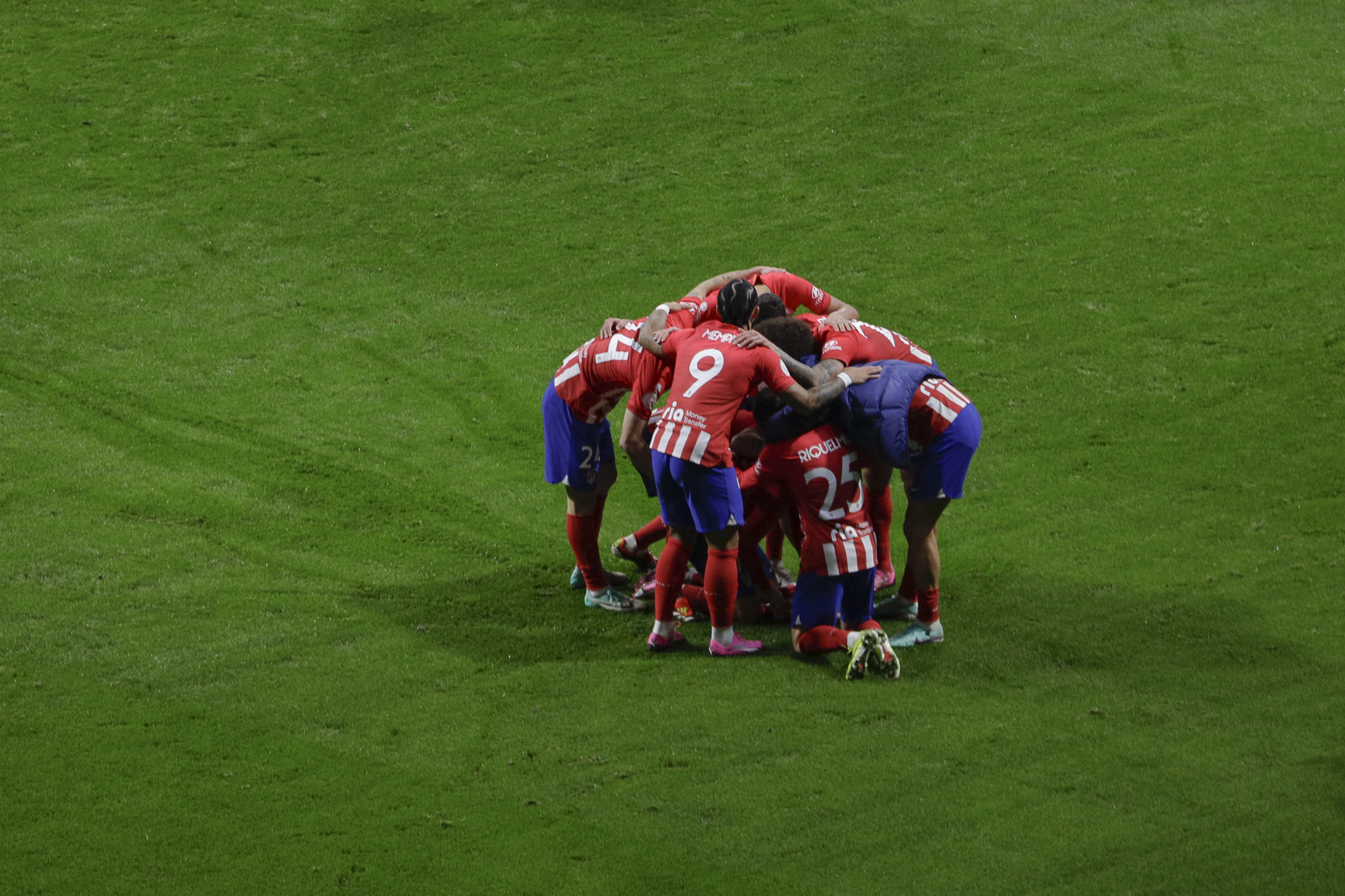 Atletico Madrid berhasil menyingkirkan Real Madrid dari Copa Del Rey