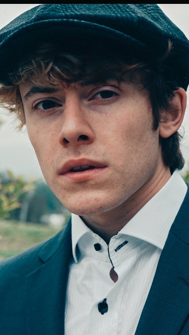 2 pic. Looking a bit Peeky https://t.co/IZdrM9kYDx