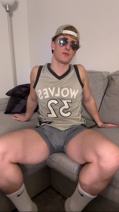 RT if you would like me to dribble my balls on your face 🏀🍆 https://t.co/efryyMUZy1