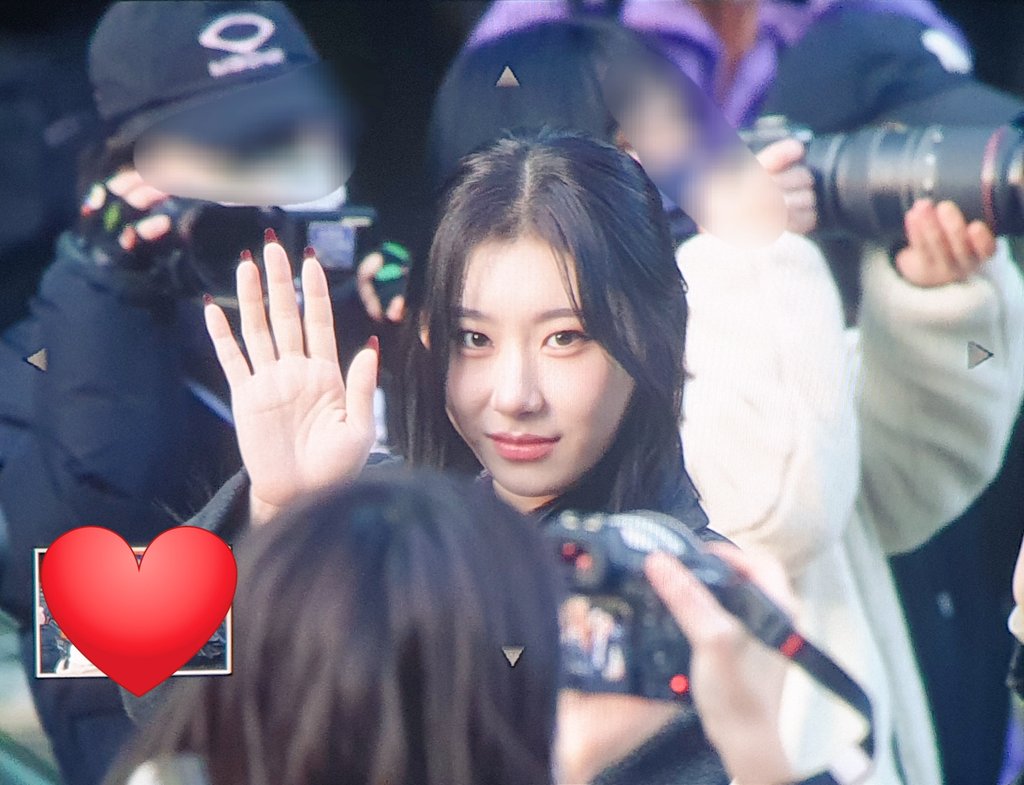240119 뮤직뱅크 출근 프리뷰

🤍❤️

#ITZY #있지 #LeeChaeRyeong 
#이채령 #채령