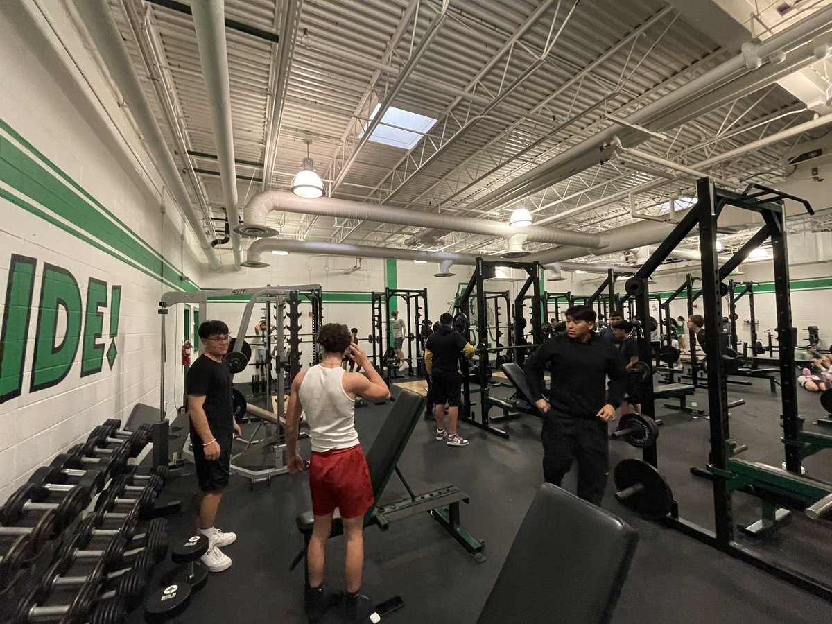 BulldogCityFB's tweet photo. 2024 season loading up 🟩⬜️
#BulldogStrong #BulldogCity https://t.co/nSDI32GNXa