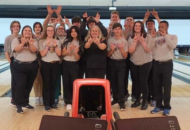 hahnvillesports's tweet photo. Hahnville Tigers Varsity Bowling 🎳 starts off the season with a win 🥇 against St. Augustine! Final Score HHS 21 St. Aug 6 https://t.co/bzKLBHMLzz