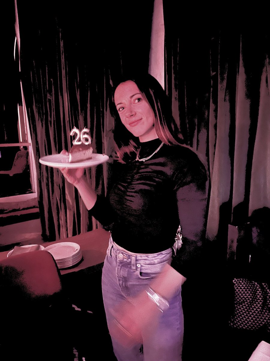 ㅤㅤ
              ϟ                   2 6                 ϟ
      
                       Birthday Girl 🥳 

             Gracias a todos por sus
        mensajes, de verdad que los
              aprecio demasiado. ❤️