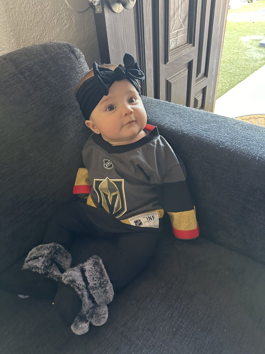 FatyBonilla's tweet photo. Go knights go 🤩 #TheGoldenAge #VGK #GoKnightsGo #VGKFan #GameDay https://t.co/it36KLBk9Y