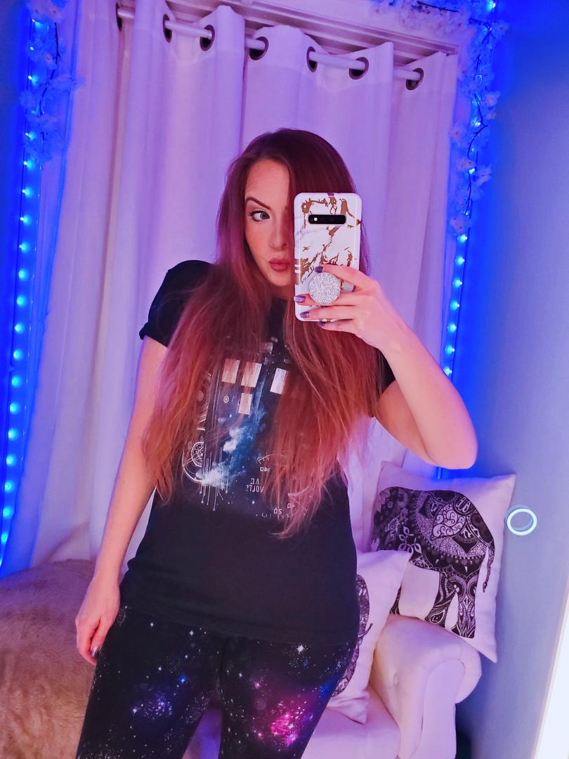 itsmeSaraTheG's tweet photo. Cozy and ready to play some vidya gaymez 💙✨️ https://t.co/FlkSJi7JrY