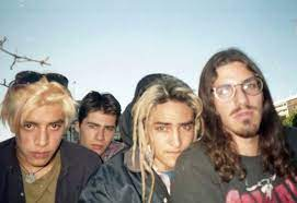 boomboomconi's tweet photo. La banda termino teniendo 7 albumes en total, los cuales expresaban el desacuerdo con las problematicas previamente mencionadas. En 2001 la banda se disolvio, y Carlos comenzo su proyecto solista con el nombre de ''Boom Boom Kid''
[fotos de fun people] + https://t.co/xAALDXJFrL