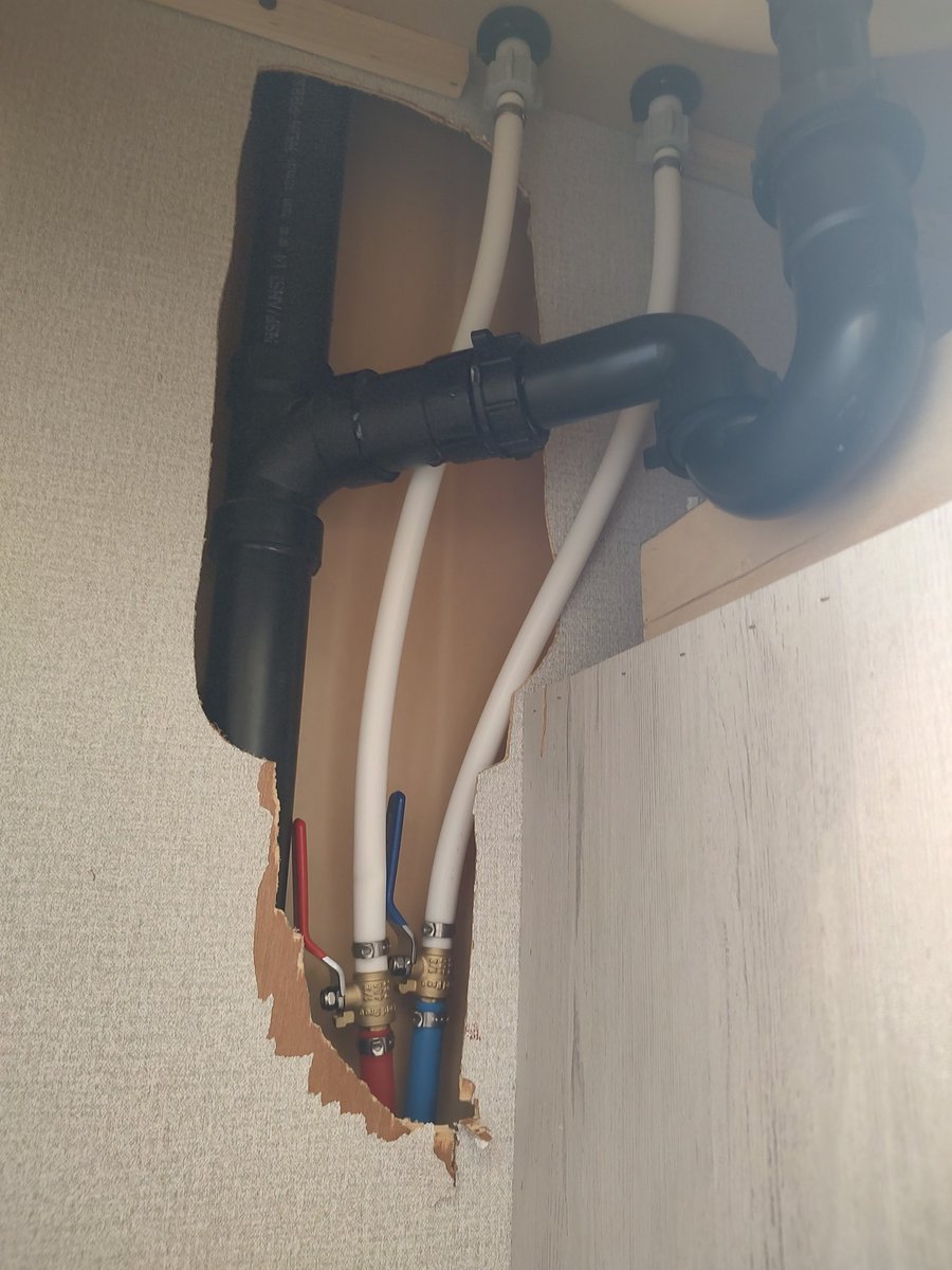 Controltowerst1's tweet image. Fixing some broken pipes around the property and then fixing/upgrading my plumping in my #5thwheel. Putting cutoff valves in important spots. 
#diy #plumping #pex
