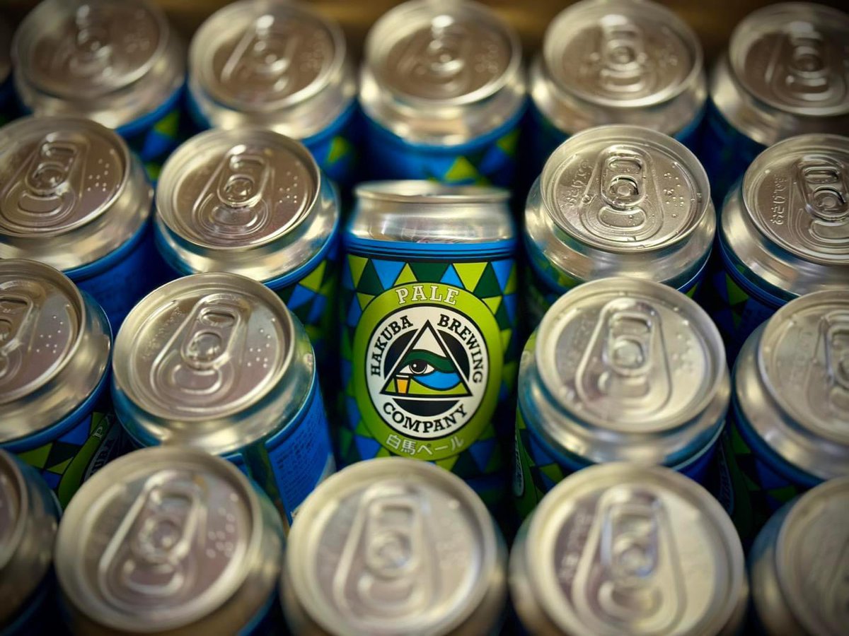 hakubabrewery's tweet photo. <English below>
2015年、私たちは初めて白馬ビールの瓶をお届けしました。そして、ついに待ちに待った白馬ビール缶もできました！軽量で、フレッシュさもキープ。環境にもやさしい。これまでの8年、皆様のご支援に感謝の気持ちでいっぱいです！これからもどうぞよろしくお願いします🍻 https://t.co/JWLM5MvYOn