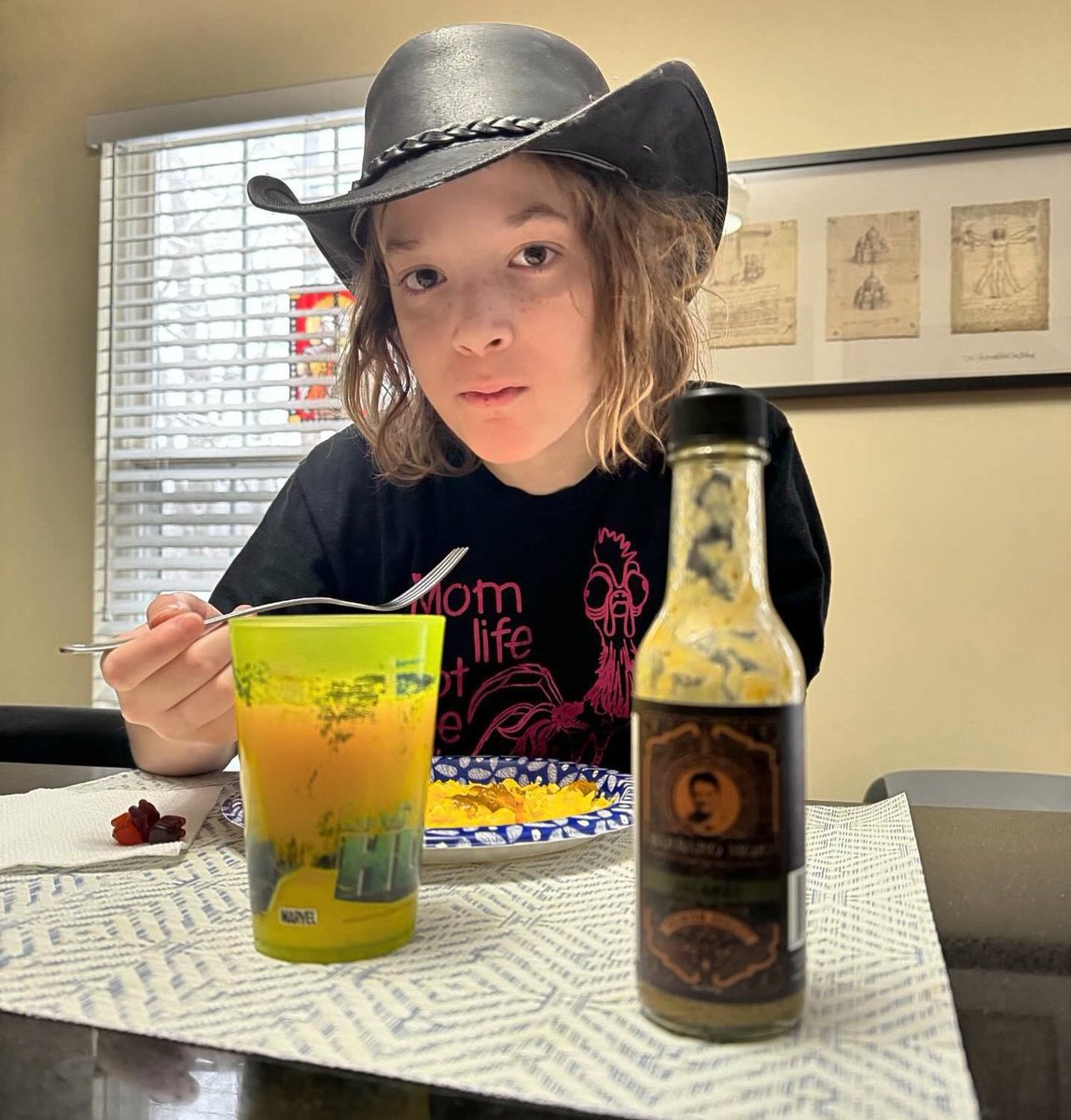 I’m a cowboy. On a Barbaro horse, I ride… Jalabao and eggs are the perfect dish on a snow day.
#BarbaroMojo #QueBarbaro
#HotSauce #Spicy
#ChiliPepper #HotSauceAddict
#HotSauceLover #SpicyFood
#HeatSeekers #ChiliHead
#SauceBoss #FieryFood