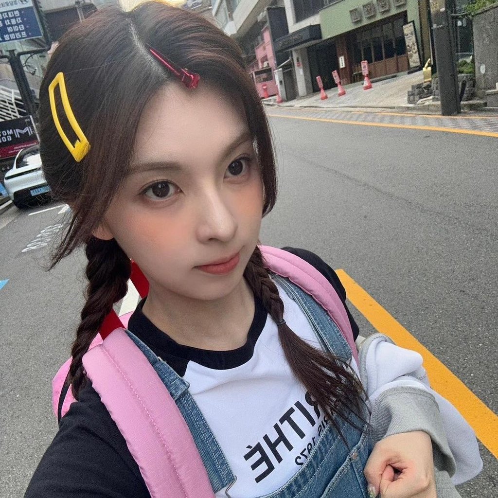 finding mutuals 🐈💌 (day ??)

- im ssom
- she/her
- kdrama fan
- i stan twice, nmixx, lesserafim (mostly gg)
- 🇮🇩
- #1 jung somin fan
-my humor is broken

♡/↻ be moots + to spread!! 💌
#findingmutuals #mutuals
#moots #kdrama #kpop