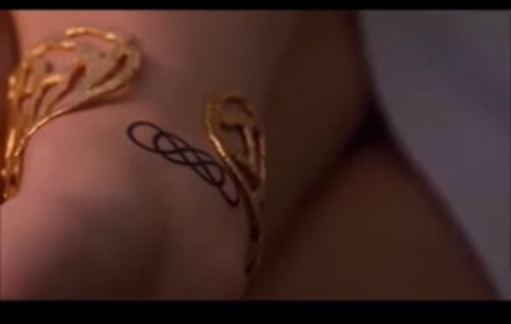 Darlhendy's tweet photo. Maybe my life is scripted😂 When I was younger,I was so obsessed with this serie that I asked my mom if I could have the same tattoo as the actress and she said no, now Biu makes me want to do it.🤭

ACTOR BUILD IS BACK
#BuildForInfinity
#BuildJakapan @JakeB4rever https://t.co/EXWIUrcepT
