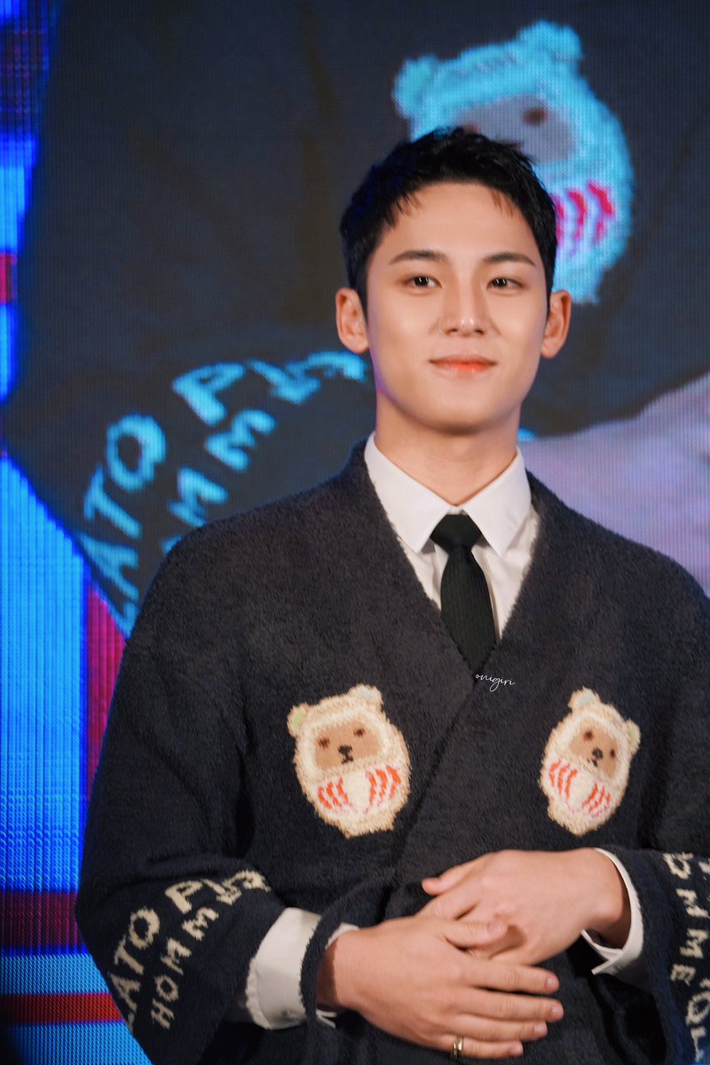 240118 이즈위 마카오 팬싸

オフミンギュ見たいからパジャマ用意した🖤

 #민규　#세븐틴　#mingyu #ミンギュ　#ヨントン　#seventeen