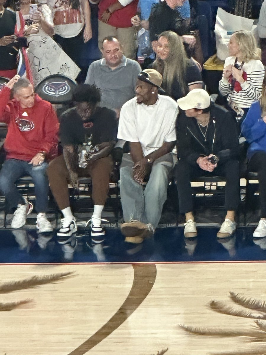 TicketTimeMach1's tweet photo. Ball Night!
@FAUMBB vs @GoShockersMBB
Always cool to see fans wearing your stuff.
@JimmyButler & @Barkovsasha95 in the house!
Got a printed ticket.
#WinningInParadise
#ThatsTheTicket #MobileTicketsAreLame #TicketTimeMachine https://t.co/I45V2sWTzz