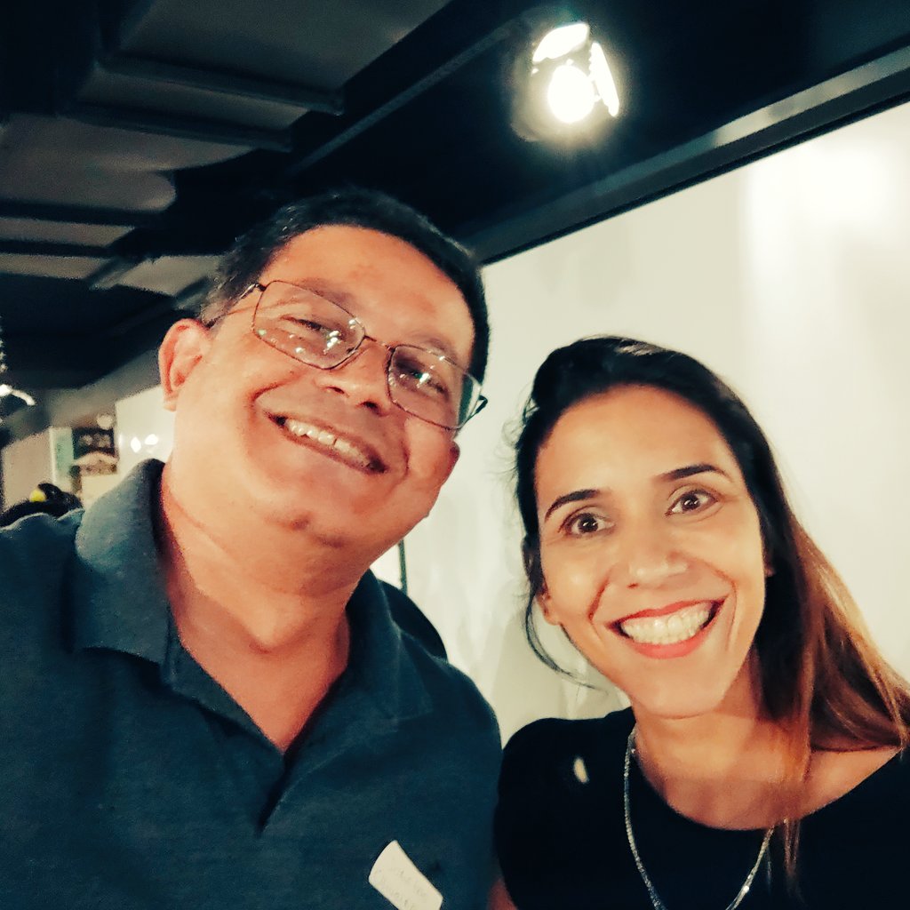 jonatas78's tweet photo. Pois é... Parece que foi ontem que terminei a Academia do Java, mas foi em 2004! 
A @yara_tdc não mudou nada!!!

Continue sendo essa grande influenciadora nessa incrível e diversa área de tecnologia.

Nós vemos no @TheDevConf !!! https://t.co/lOD1ekiTIt