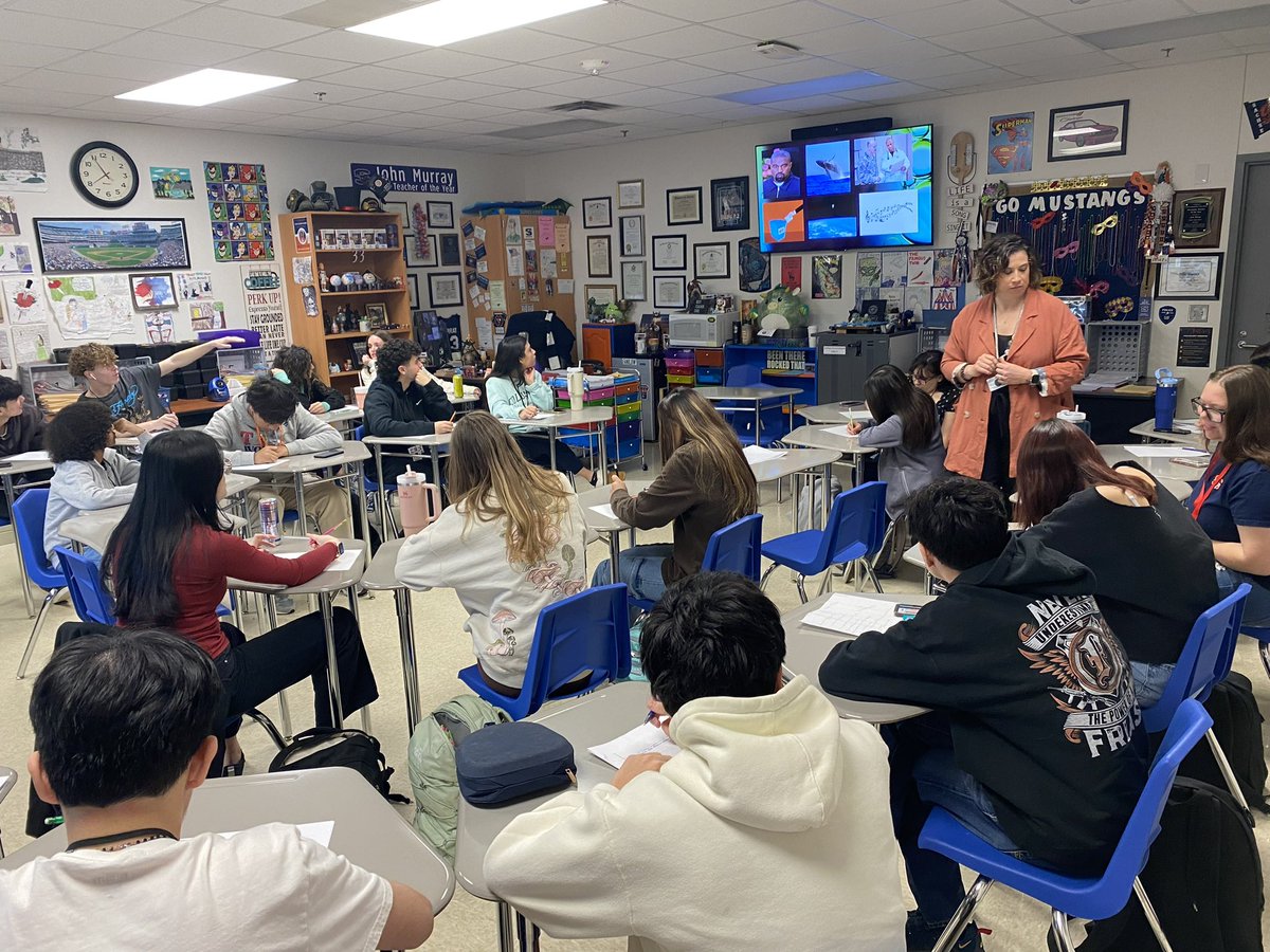 Had a fantastic time guest appearing in @SachseMrMurray classroom today. When teacher of the year requests your presence you leap at the opportunity. The students are sharp and ready to rock that AP seminar exam this semester 👏🏼👏🏼👏🏼. @SHS_Mustangs #alwaysamustang