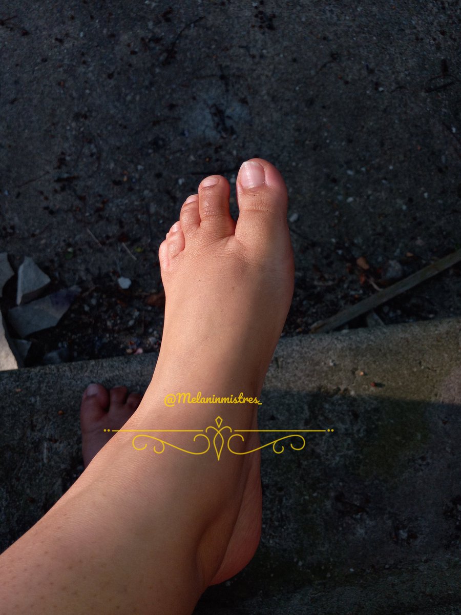 My pretty feet in the sunshine 🌞 I am ready for spring, are you? Send for the inconvenience of winter 😐

Findom