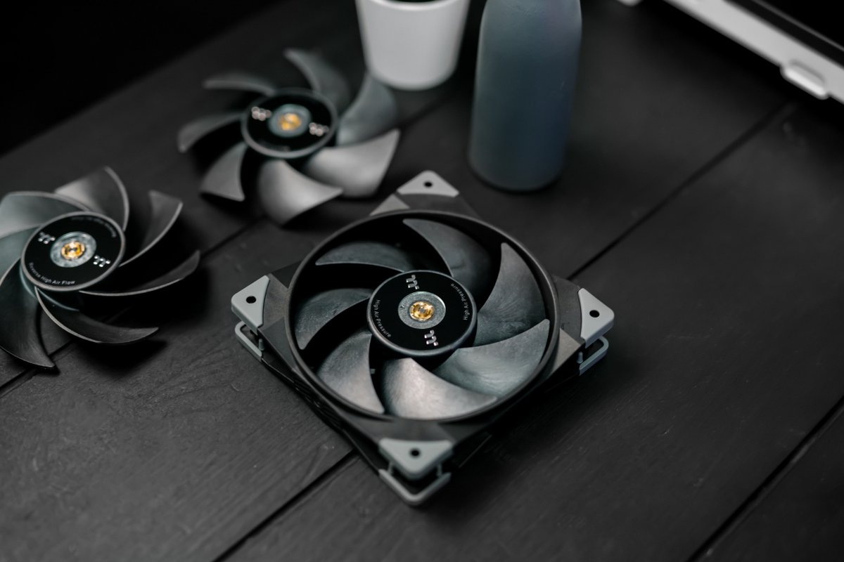 thermalatino's tweet photo. Al cambiar entre las tres aspas de ventilador intercambiables que vienen con su SWAFAN GT, también puedes mantenerlas limpias 😊.
Gracias por esta foto tan cool, Thermaltake Australia & New Zealand
#Thermaltake #SWAFANGT #pcfans #custompc https://t.co/ulE7adL4CZ