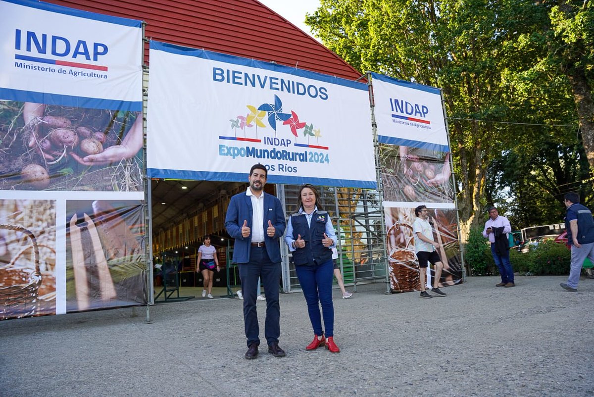 INDAP_Chile's tweet photo. Productos frescos y elaborados, conservas, apicultura, quesos, helicicultura, cosmética, orfebrería, cervezas, infusiones, hongos, plantas, artesanía y ➕ofrecerán aquí expositores de #LosRíos y otras regiones.  De 10 a 22 horas. 
Entrada Liberada / Solo paga acceso al #Saval https://t.co/U9MQDlnARK