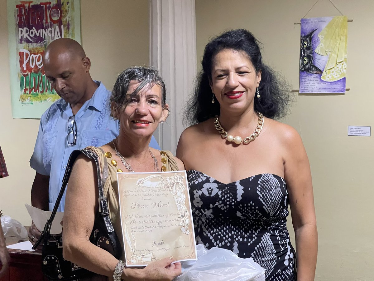 manueldositeo's tweet photo. 🖊️Disfrutamos de la clausura del ll Concurso de Poesía Ilustrada. El espacio fue propicio para premiar también la l Edición del Concurso Mínimo de cuentos cortos🖊️
#SomosCulturaHolguin 
#SemanadelaCulturaHolguinera https://t.co/WvyrOzfHyc
