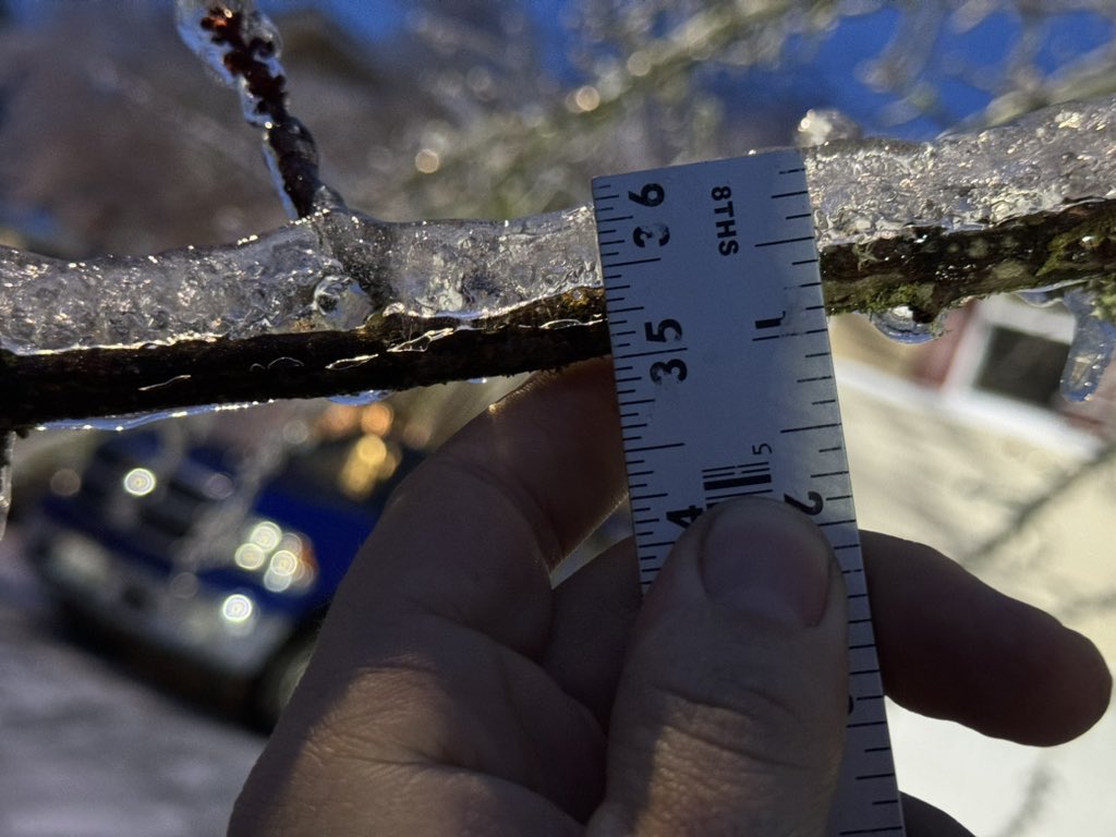 1/2” of freezing rain ice accretion just 1 mile northeast of downtown Monroe. Still 29°F and lightly raining. <a href="/NWSSeattle/">NWS Seattle</a>