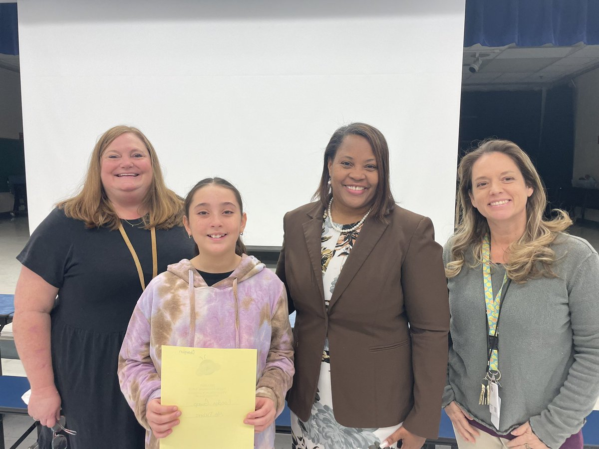 Let’s give a big Fins Up for our spelling 🐝 winner and runner ups! 2nd runner up: Angel Blake, 1st runner up: Lilyana Bayardelle and our spelling 🐝 Champion is: Londyn Guasp!! Congrats Londyn, we are so proud of you! 🎉 @littlestars1227 @MrsJMario @CCrkvenac