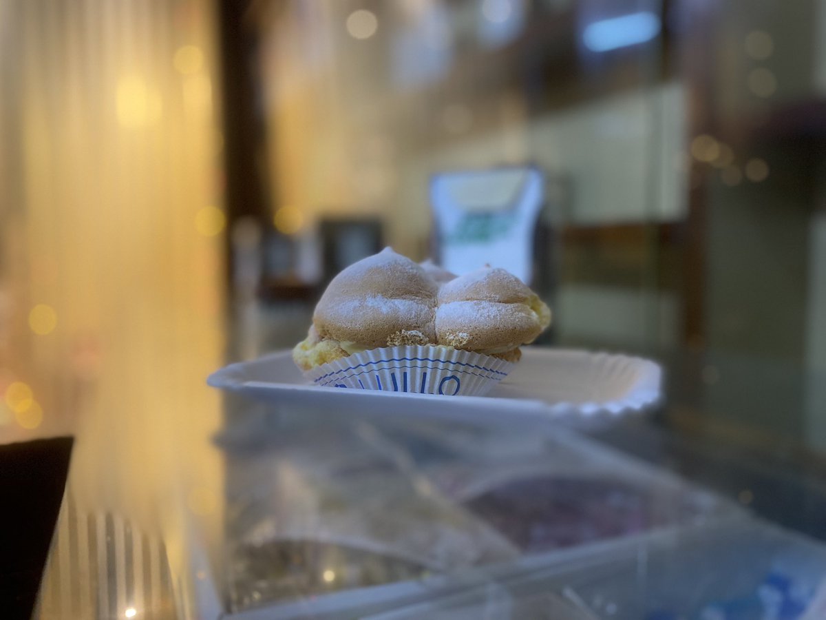 Quale che sia l’origine del nome “sise delle monache” Di sicuro si può affermare che siano dolci “celestiali”. Le sise delle monache sono il dolce tipico di Guardiagrele #foodtour #culinaryexperience #guardiagrele #gustabruzzo #sisedellemonache