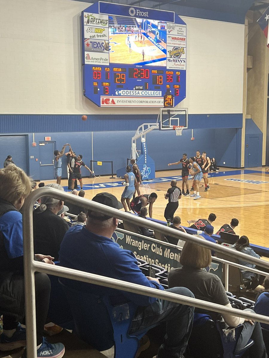 And that’s another 3 for the OC Wranglers! 💪🏻#OCBasketball