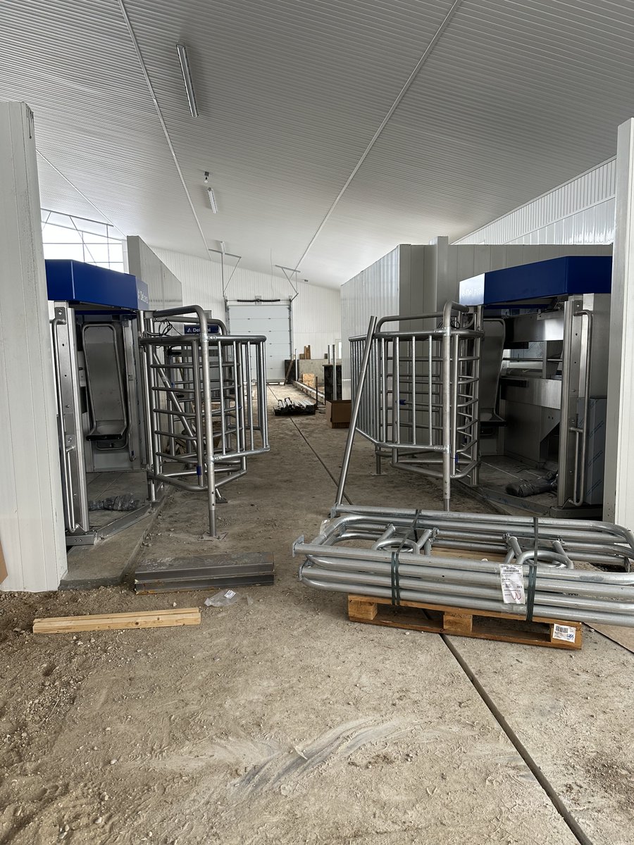 DortmansB's tweet photo. Check this out❗️ Our robotic crew🤖has been hard at work positioning and installing six 6️⃣ @DeLavalCanada  VMS V300's with Behavioural Analysis.🐮
Want to learn more about DeLaval and robotic milking? Join us next Weds, Jan. 24th from 1030am-230pm for some great conversations. https://t.co/l3fqsWgdMo
