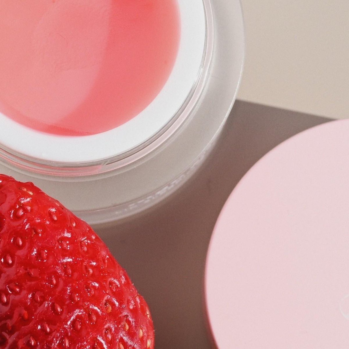 MgbskinG's tweet image. Winter’s secret weapon: the lip sleeping mask! ❄️💄 Let your lips soak in overnight nourishment, waking up to a plush pout. Dry winter air, meet your match! 💋

#lip #lipmask #kbeauty
