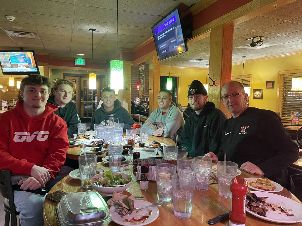 Great night out with the boys.
🏈🐧 #GoGuins #GritU