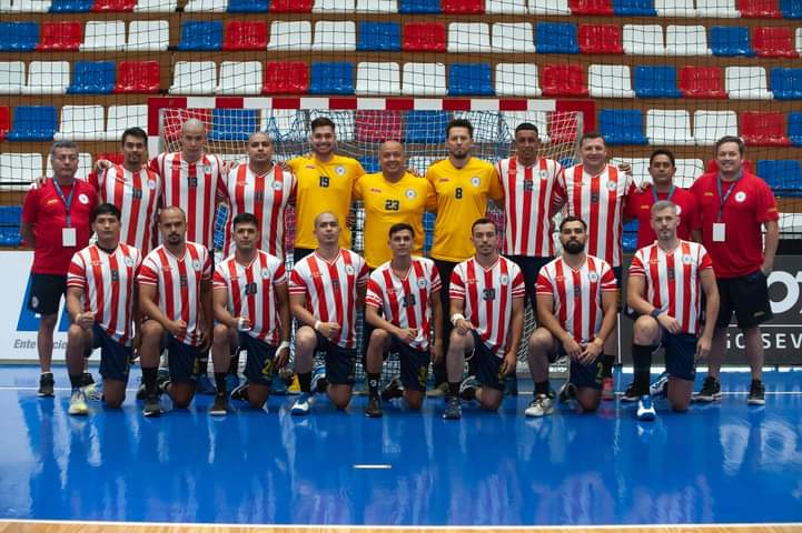 ARolonpy's tweet photo. 𝐆𝐀𝐍𝐀𝐑𝐎𝐍 𝐋𝐎𝐒 𝐆𝐔𝐄𝐑𝐑𝐄𝐑𝐎𝐒 💪🇵🇾
Paraguay venció a Uruguay 26 - 24 por la tercera fecha del Torneo Sur Centroamericano de Handball Adulto Masculino.

Tras 29 años venció devuelta a los charrúas en torneos oficiales, sumando así sus primeros puntos en la competición. https://t.co/IcM77NPFBE