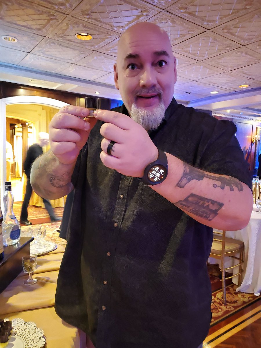whit3350's tweet photo. Cheers! 🍻 https://t.co/k0s2WAoNHs