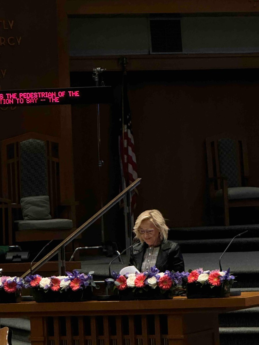 Jay Epstein gives a remarkable speech as he accepts the President’s Award presented by Sandi Helfman Wolf.