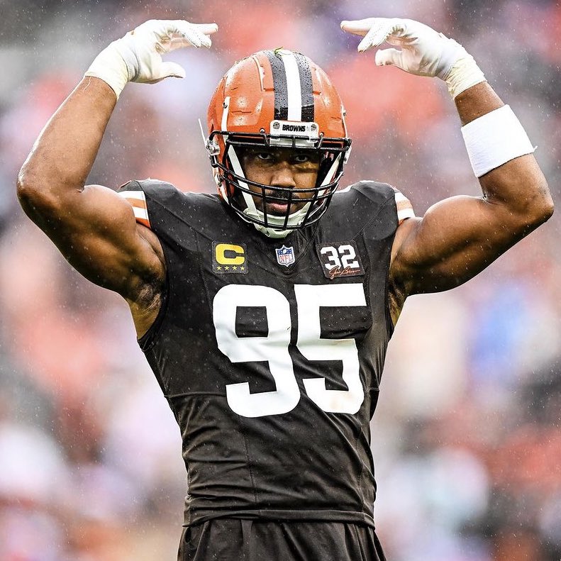 brownsfanuk's tweet image. Myles Garrett:

“I want to thank the greatest fans in the world for your support this season. We won’t stop until we bring this city a championship.”

#Browns x #NFL